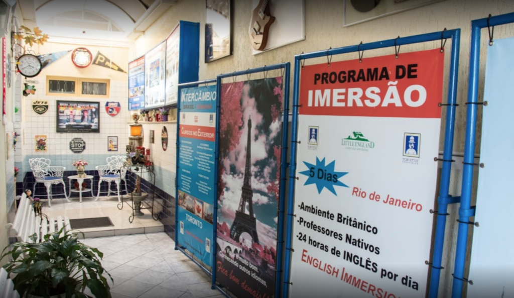 Loja com portas de vidro
